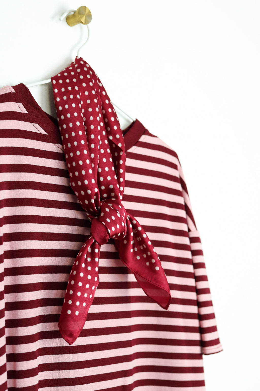 Sjaaltje vierkant polkadot bordeaux rood