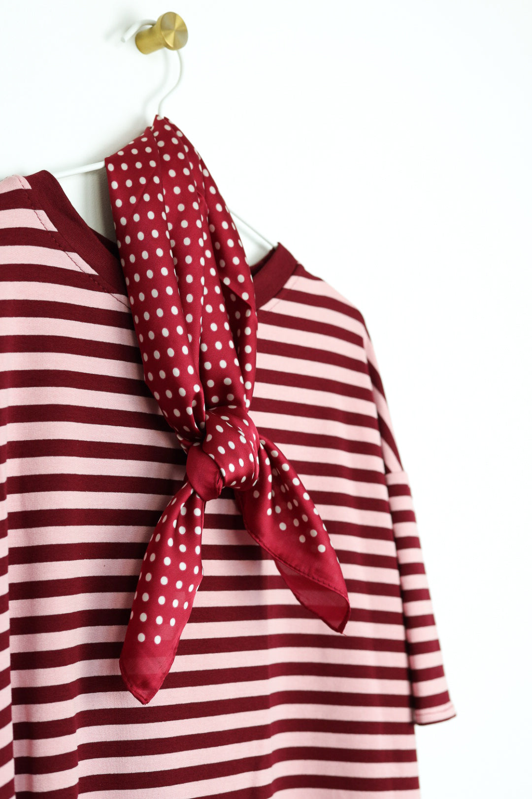 Sjaaltje vierkant polkadot bordeaux rood