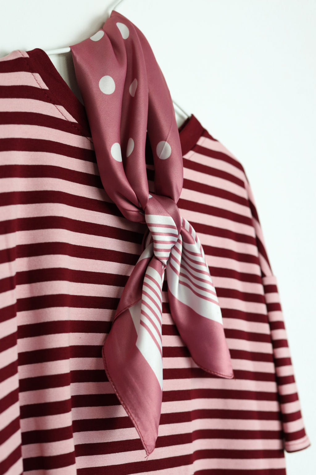 Vierkant sjaaltje polkadot gestreept roze wit