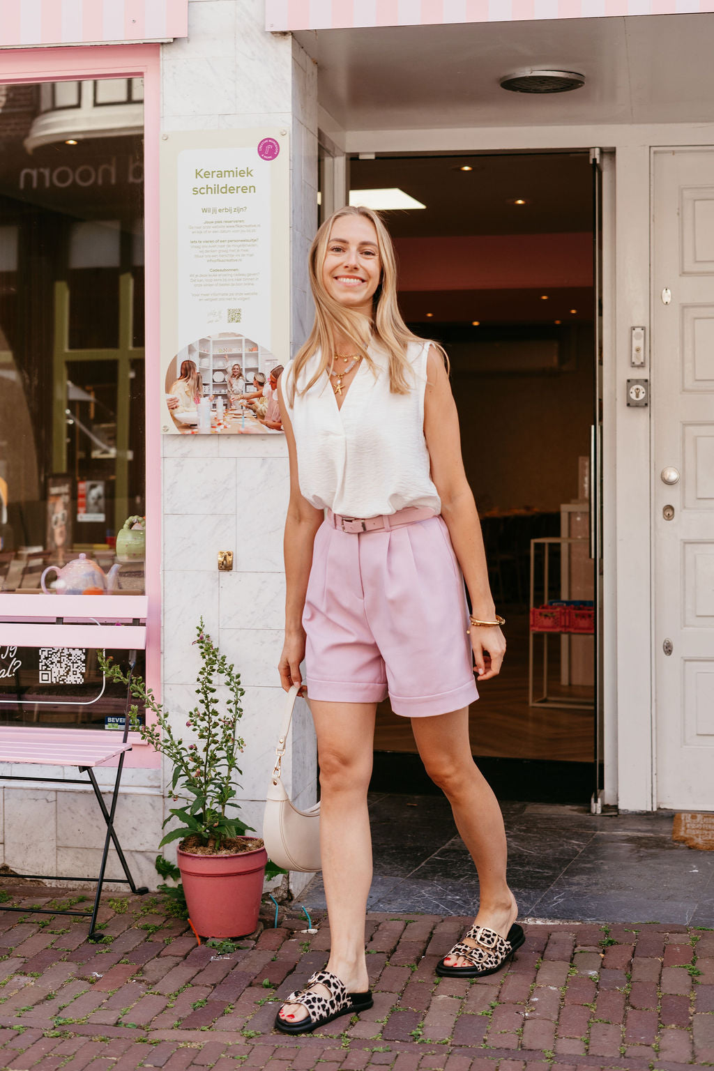 Short roze met riem