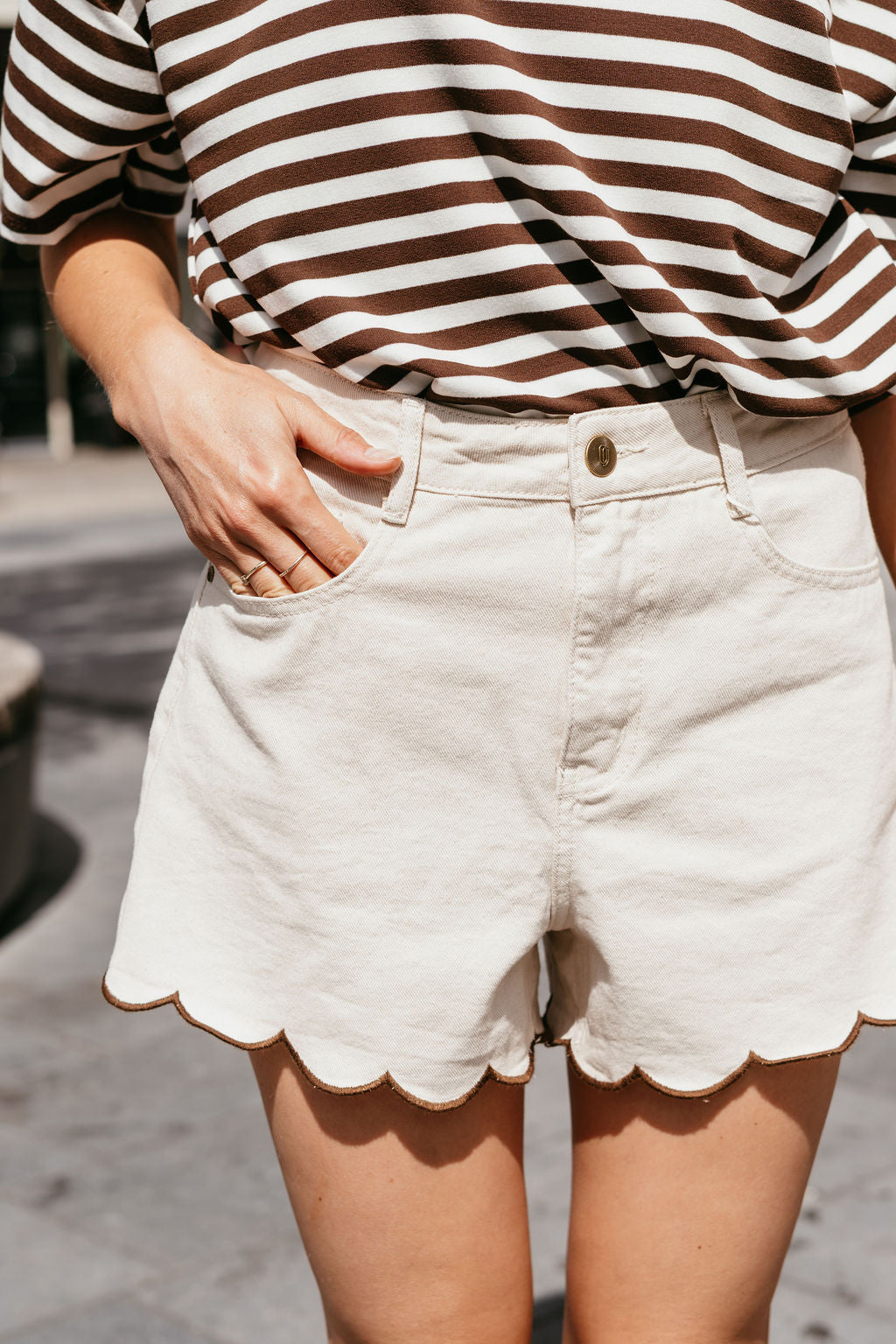 Jeans short beige golvende zoom