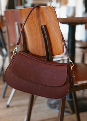 Leren schoudertas halfrond bordeaux rood
